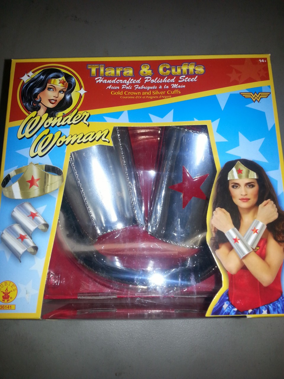 Deluxe Wonder Woman Metal Tiara and Cuffs Set