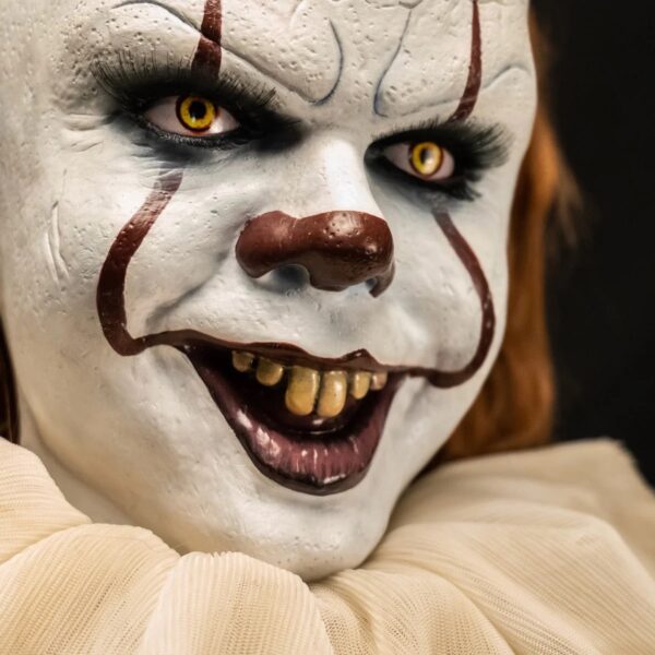 IT - Pennywise Premium Scale Doll - Image 2