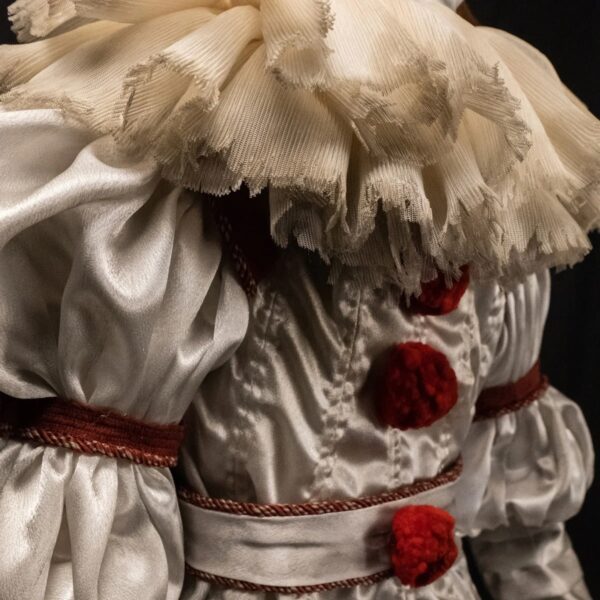 IT - Pennywise Premium Scale Doll - Image 4