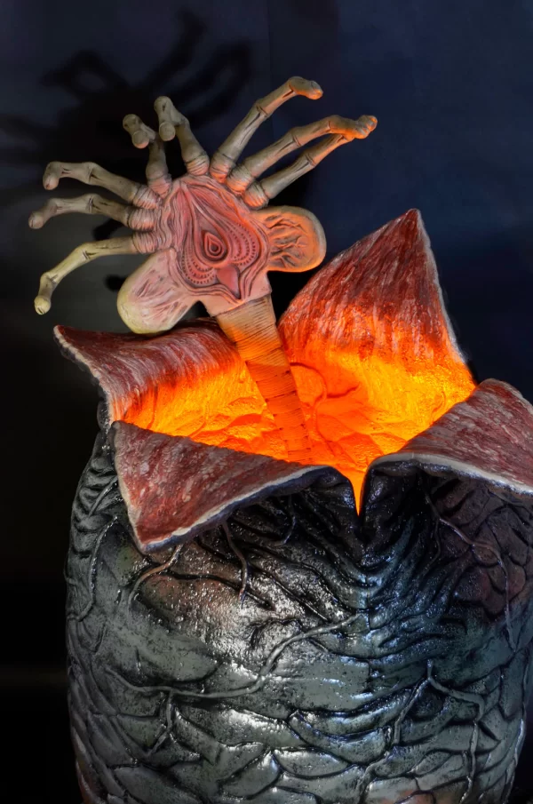 Aliens - Xenomorph Egg Life-Size Replica with LED Lights - Image 3
