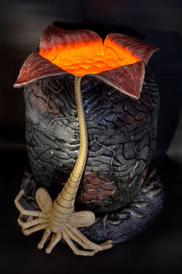 Aliens - Xenomorph Egg Life-Size Replica with LED Lights - Image 4