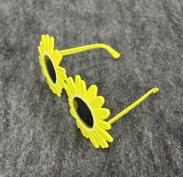 Terrifier Art the Clown Daisy Glasses - Image 4