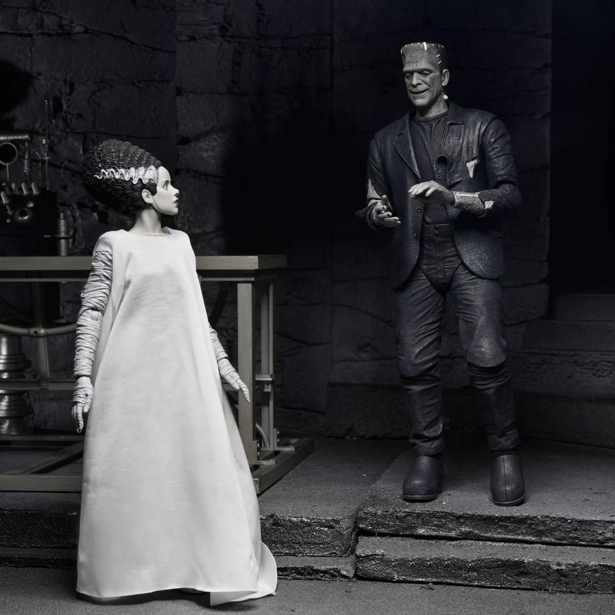 Universal Monsters Bride of Frankenstein 90th Ann. The Monster & His Mate (B&W Version) 7-In Scale Action Figure 2-Pack - Image 2